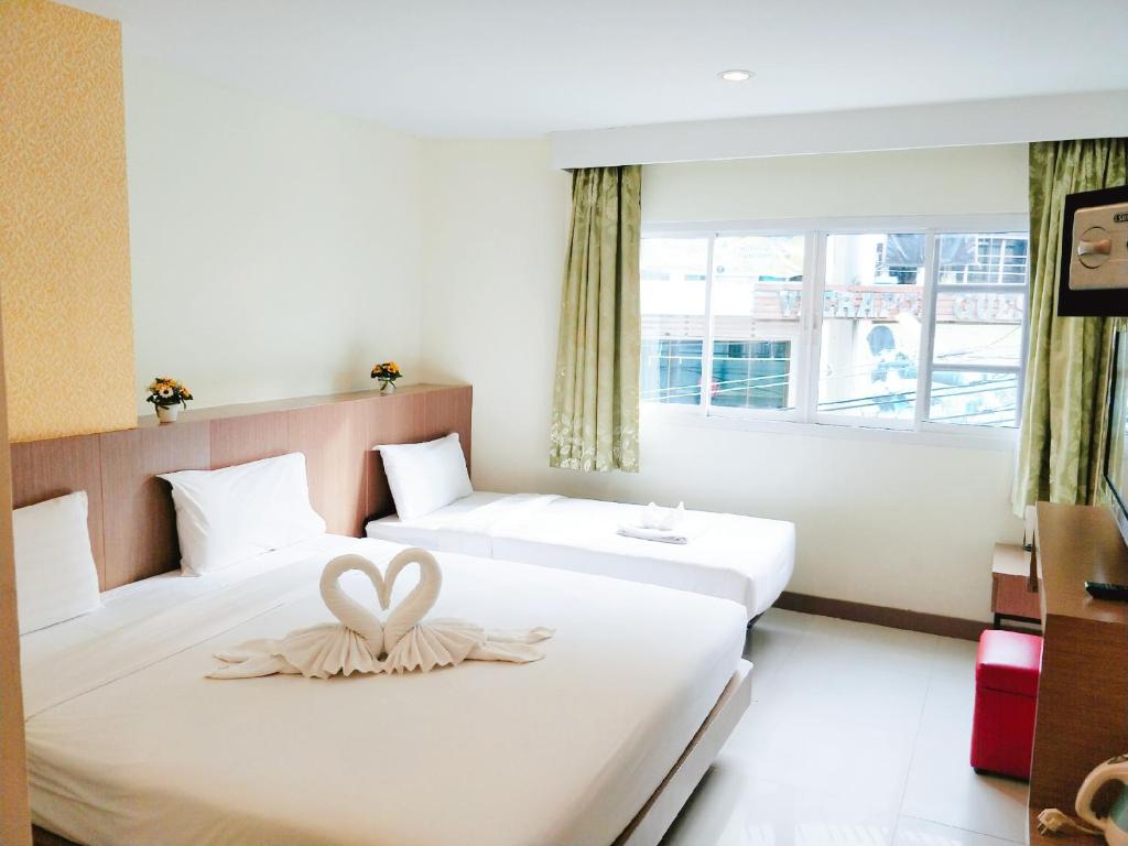 Postel nebo postele na pokoji v ubytování Pimrada Hotel