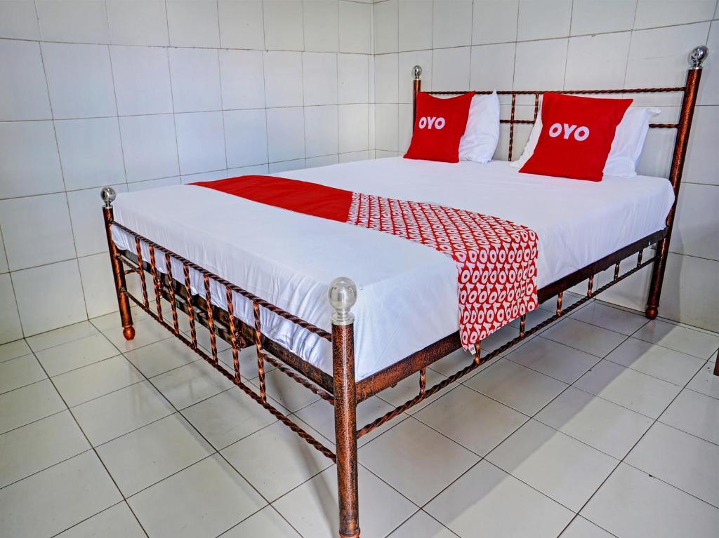 Кровать или кровати в номере OYO 92869 Hotel Nusantara