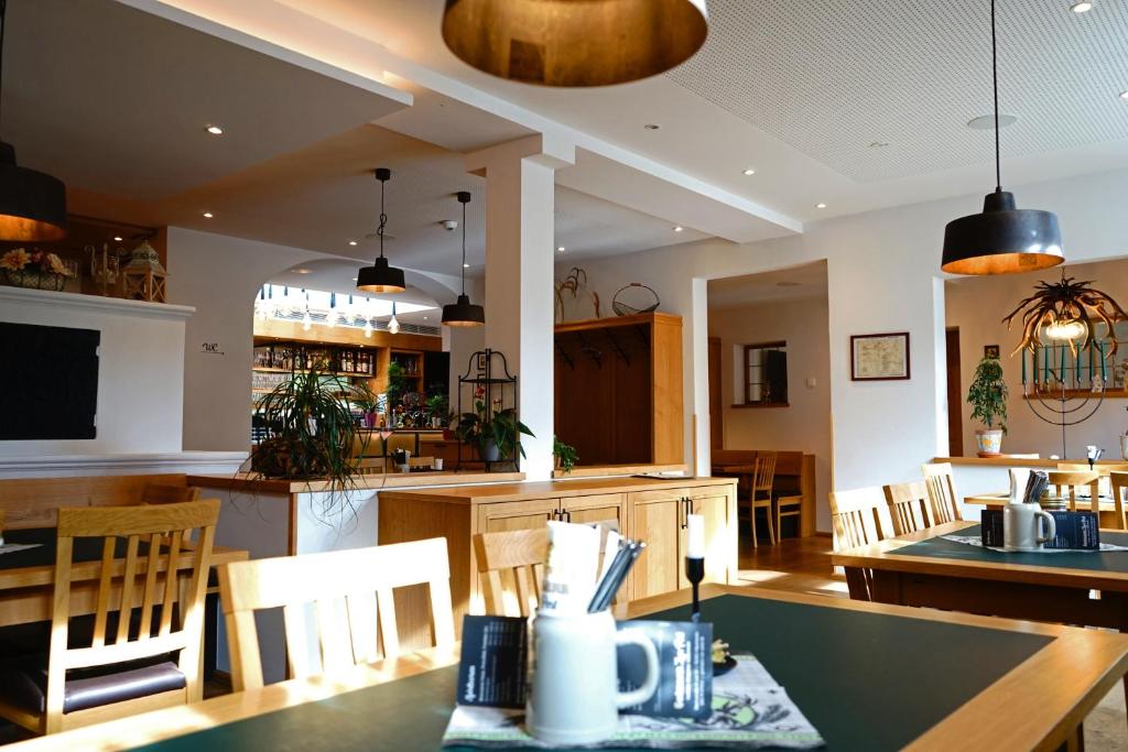 TV a/nebo společenská místnost v ubytování Hotel zum schwarzen Ross und Gutmann Zur Post