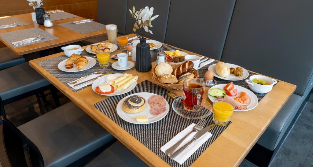 PLAZA Premium Köln - Resim 6