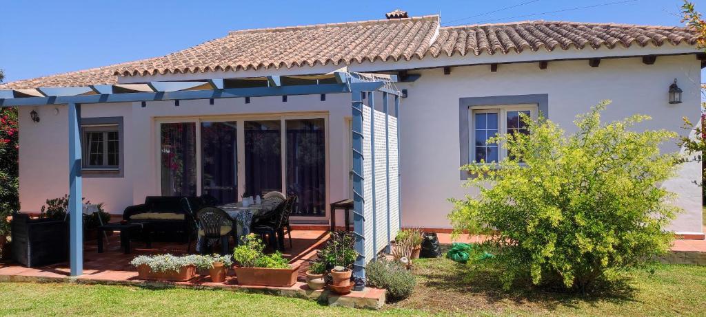 Vonkajšia záhrada v ubytovaní Chalets Pinar de Roche Conil