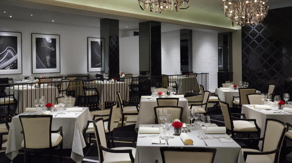 Restaurace v ubytování The Peninsula Manila
