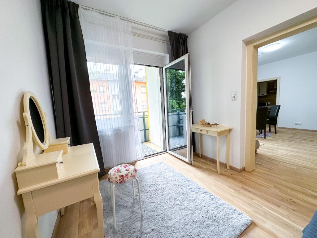 TV a/nebo společenská místnost v ubytování Wohnung zum Wohlfühlen!
