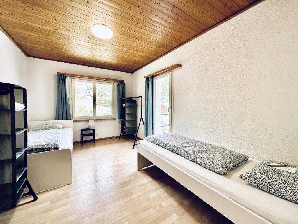 Postel nebo postele na pokoji v ubytování Furnished Living Room in Günsberg Solothurn