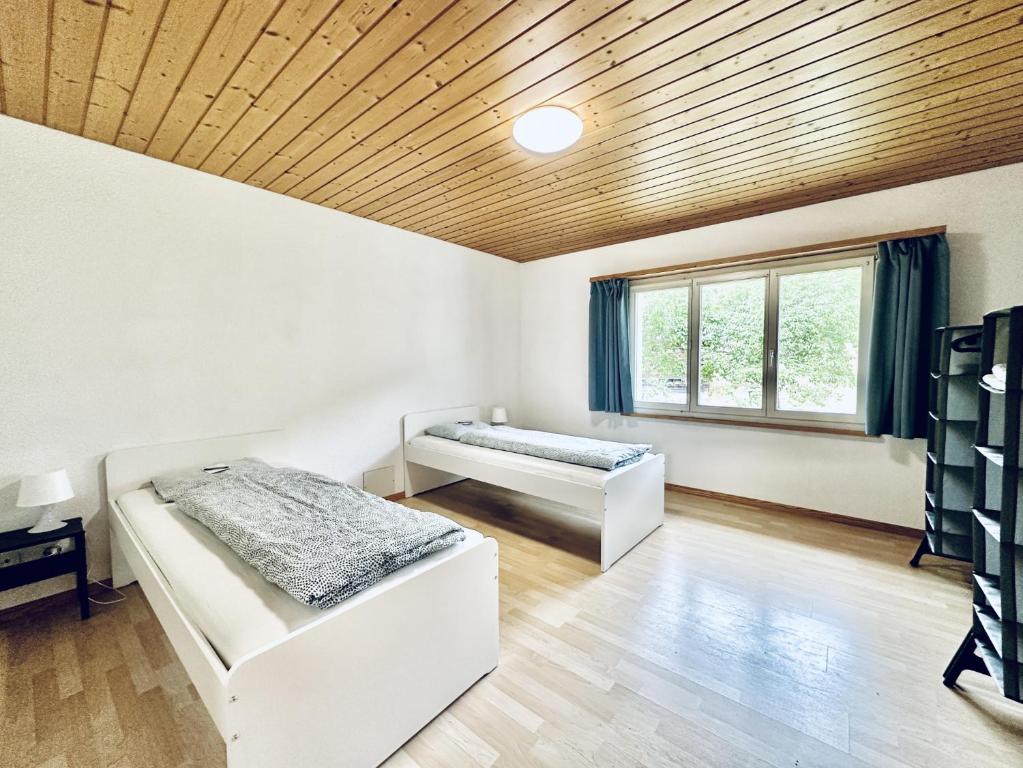 TV a/nebo společenská místnost v ubytování Furnished Living Room in Günsberg Solothurn