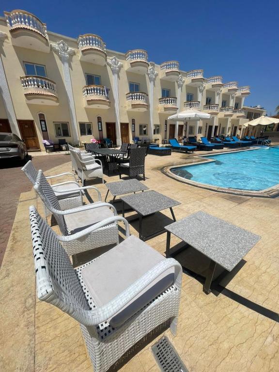 Bazén v ubytování Lidia Dahab Hotel and Restaurant nebo v jeho okolí