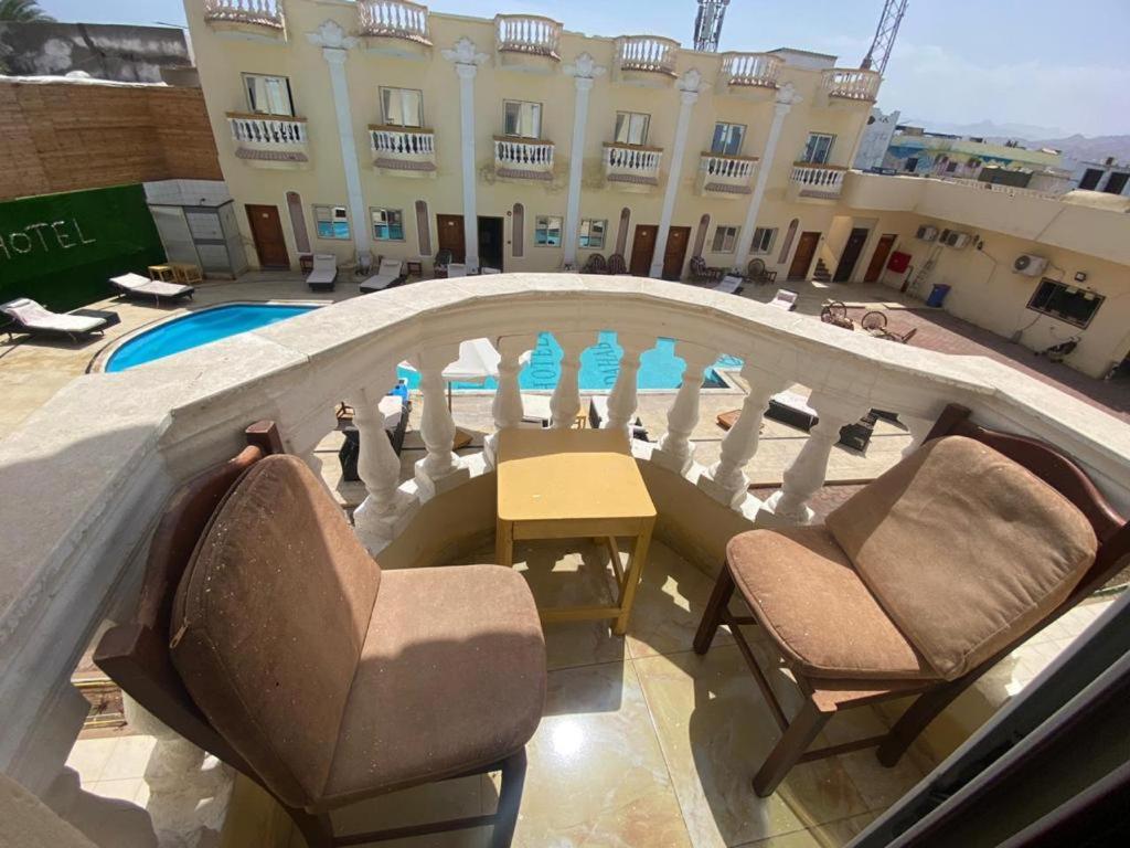 Bazén v ubytování Lidia Dahab Hotel and Restaurant nebo v jeho okolí