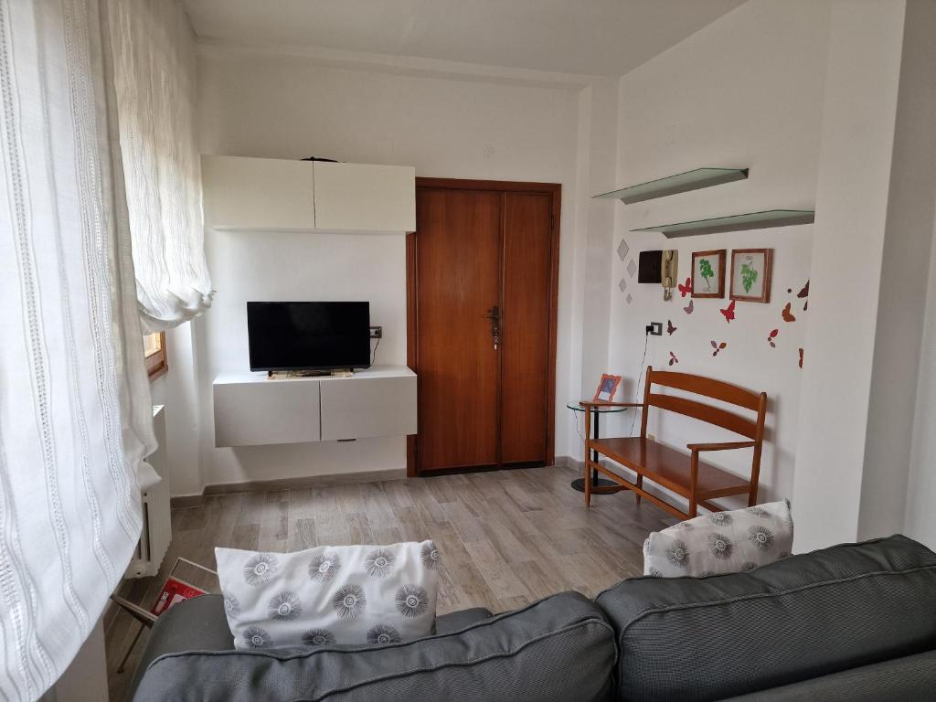 Telewizja i/lub zestaw kina domowego w obiekcie Le Logge Apartment