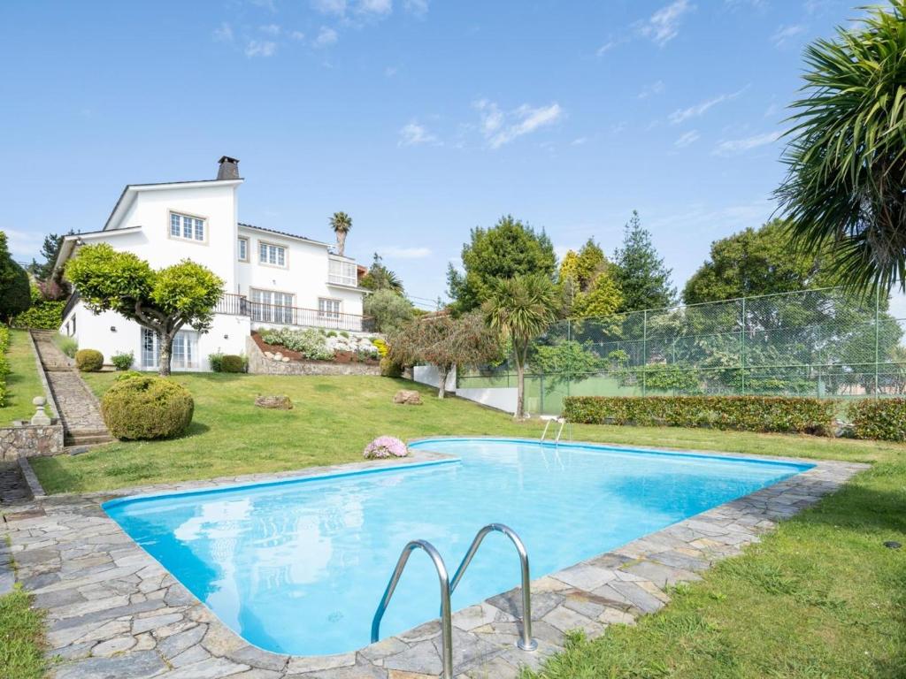 a swimming pool in the yard of a house at housingcoruña ZAPATEIRA in A Coruña