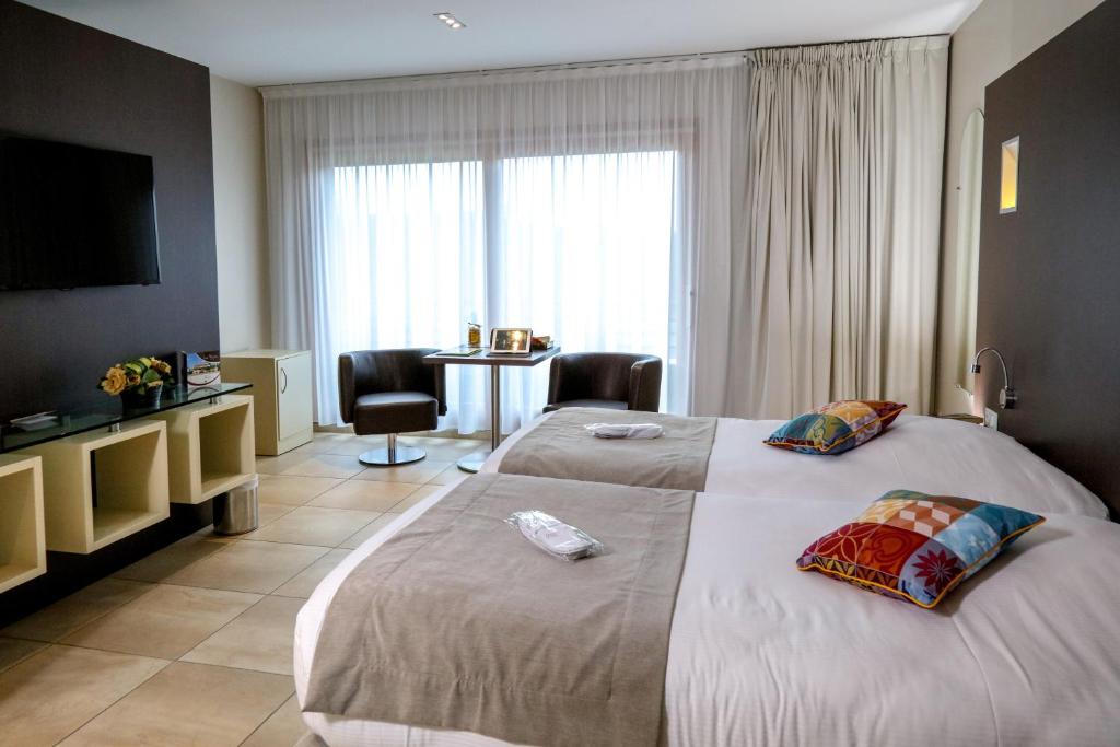 Postel nebo postele na pokoji v ubytování Logis Auberge Les Murets Hotel Restaurant Spa