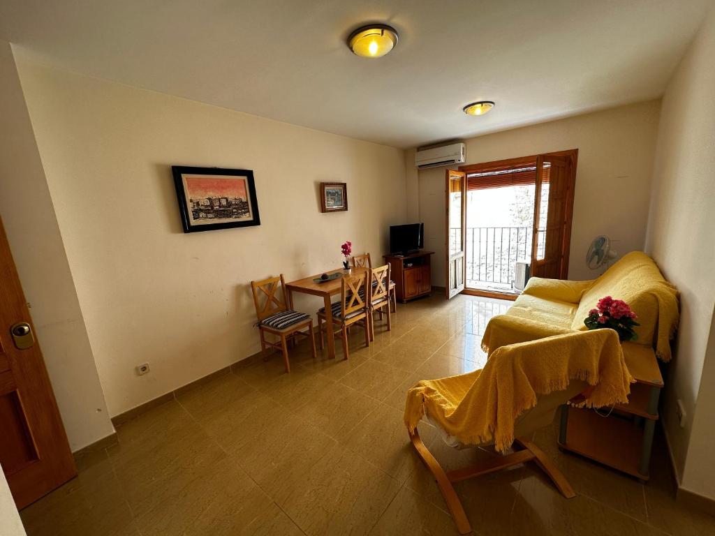 MU, Apartamento situada en la muralla del Casco Histórico ...