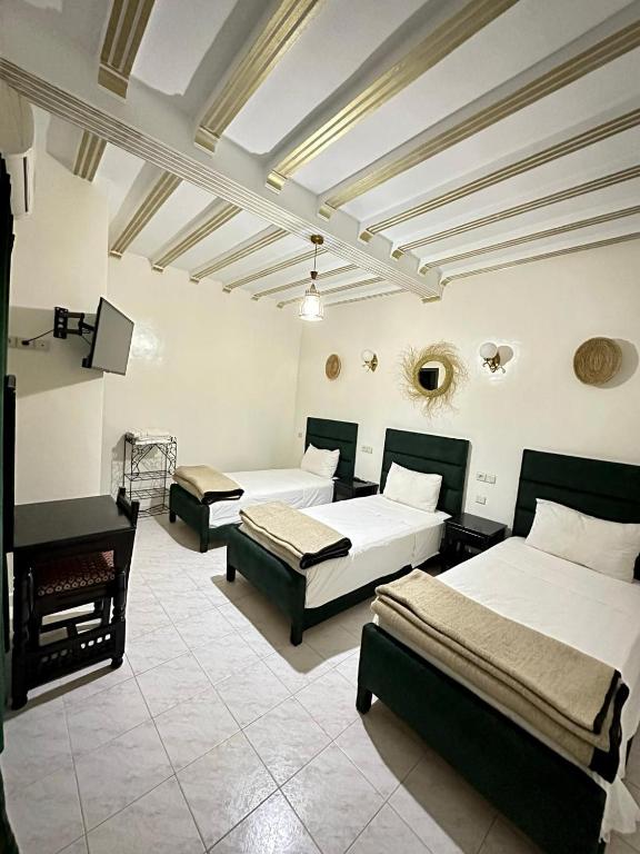 Postel nebo postele na pokoji v ubytování Hôtel Zaghro