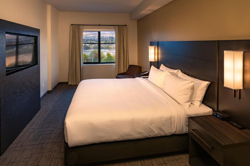 Postel nebo postele na pokoji v ubytování Residence Inn by Marriott Wenatchee