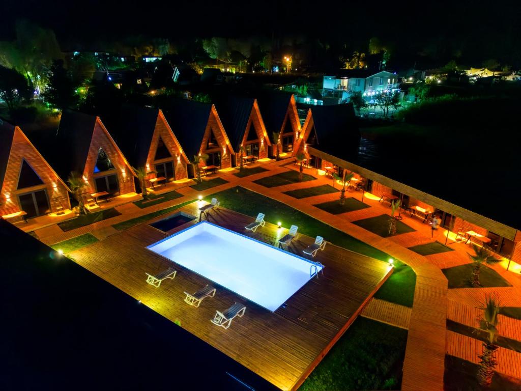 an overhead view of a swimming pool at night at Araz Wooden Concept in Kumluca