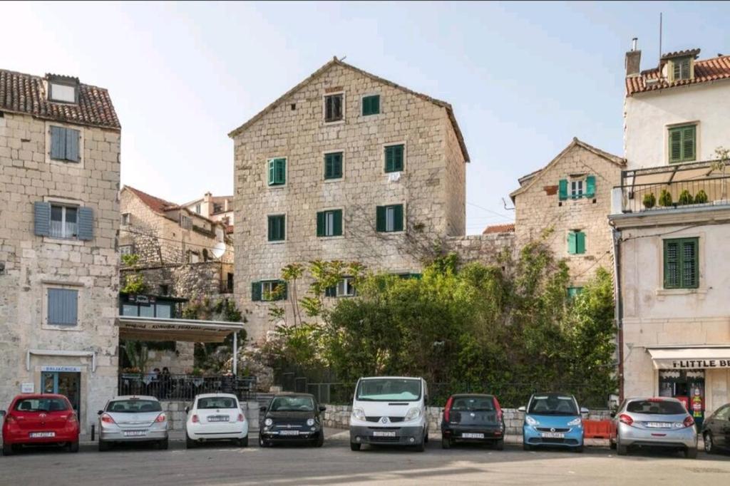 Budova, v ktorej sa apartmán nachádza