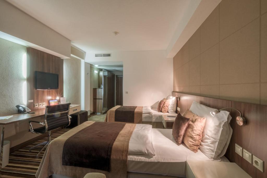 Postel nebo postele na pokoji v ubytování Business Hotel Astrum Laus