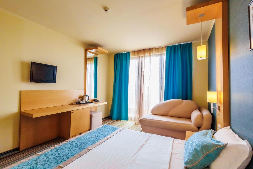 Postel nebo postele na pokoji v ubytování Mirage Hotel