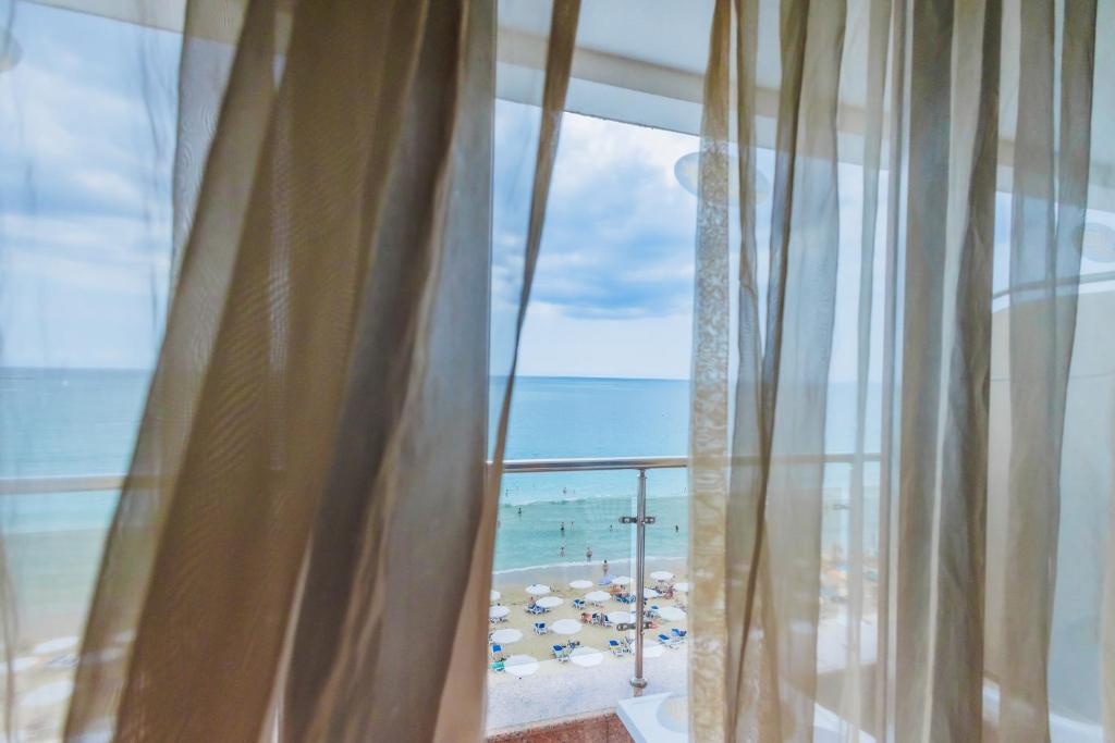 Nespecifikovaný výhled na moře nebo výhled na moře při pohledu z hotelu