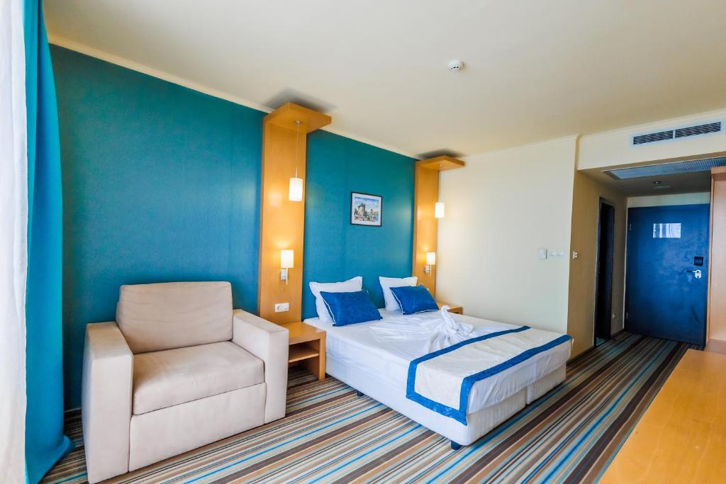 Postel nebo postele na pokoji v ubytování Mirage Hotel