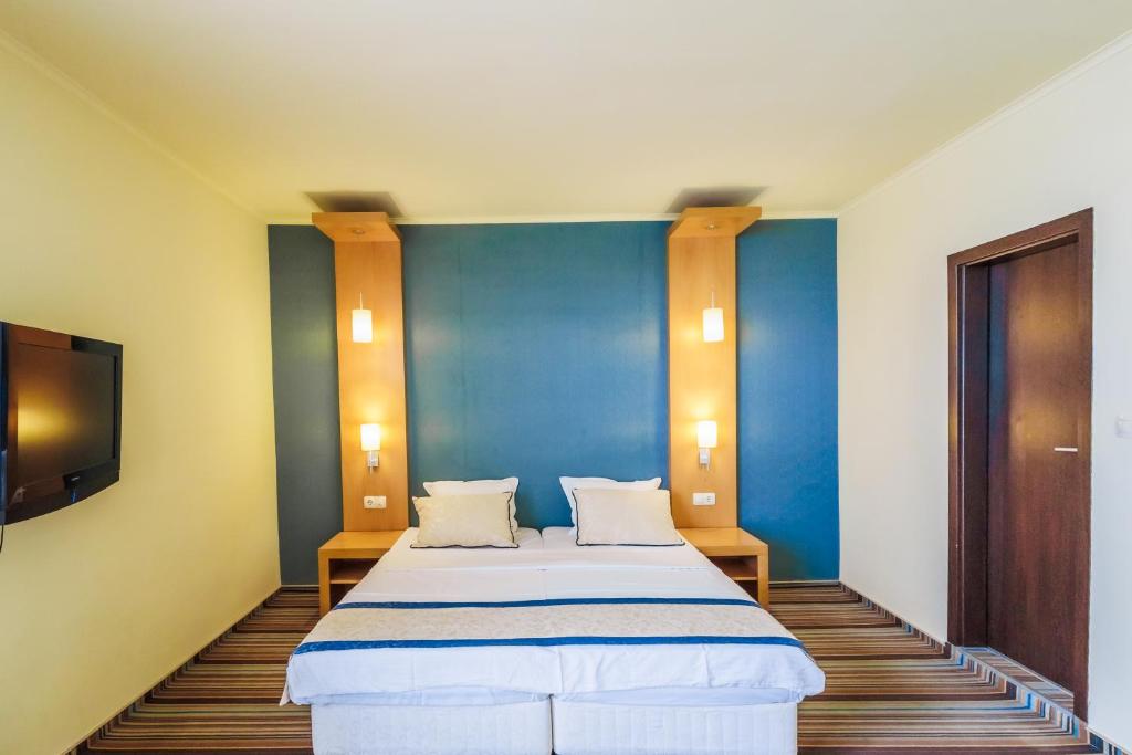 Postel nebo postele na pokoji v ubytování Mirage Hotel