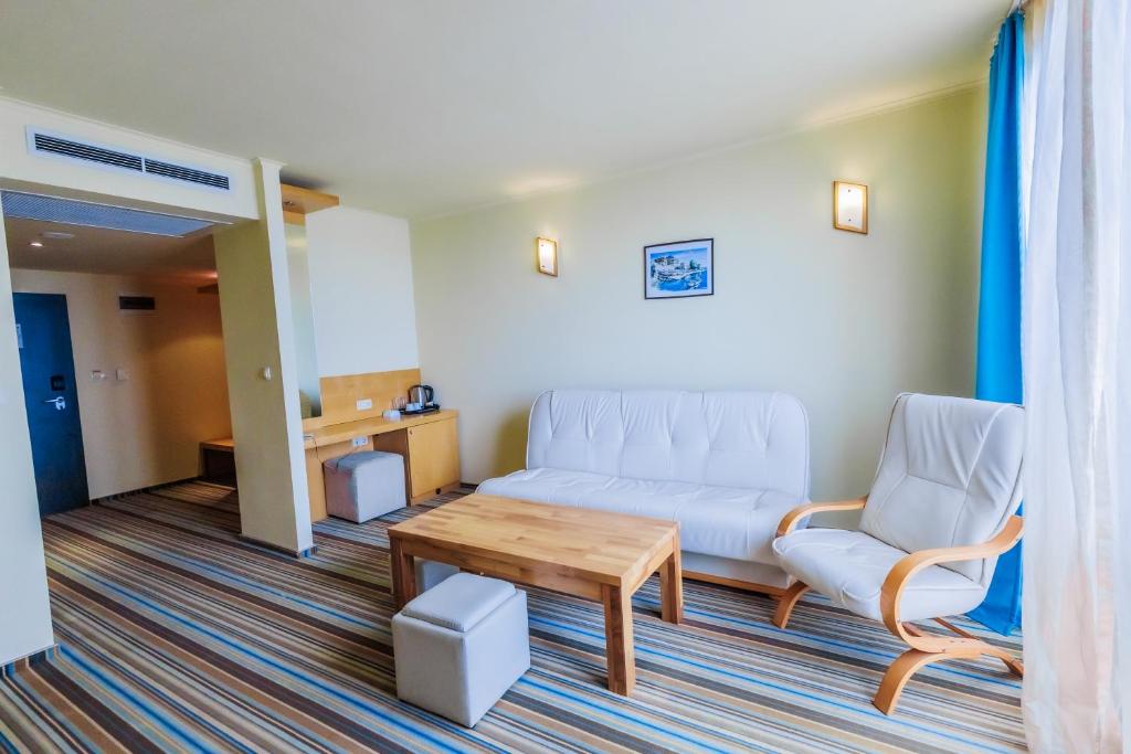Posezení v ubytování Mirage Hotel