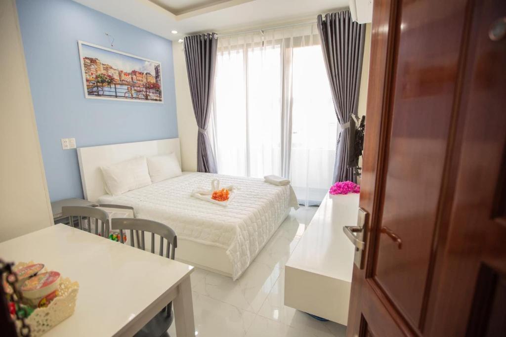 a small room with a bed and a window at HOTEL & APARTMENT VY VAN in Vung Tau