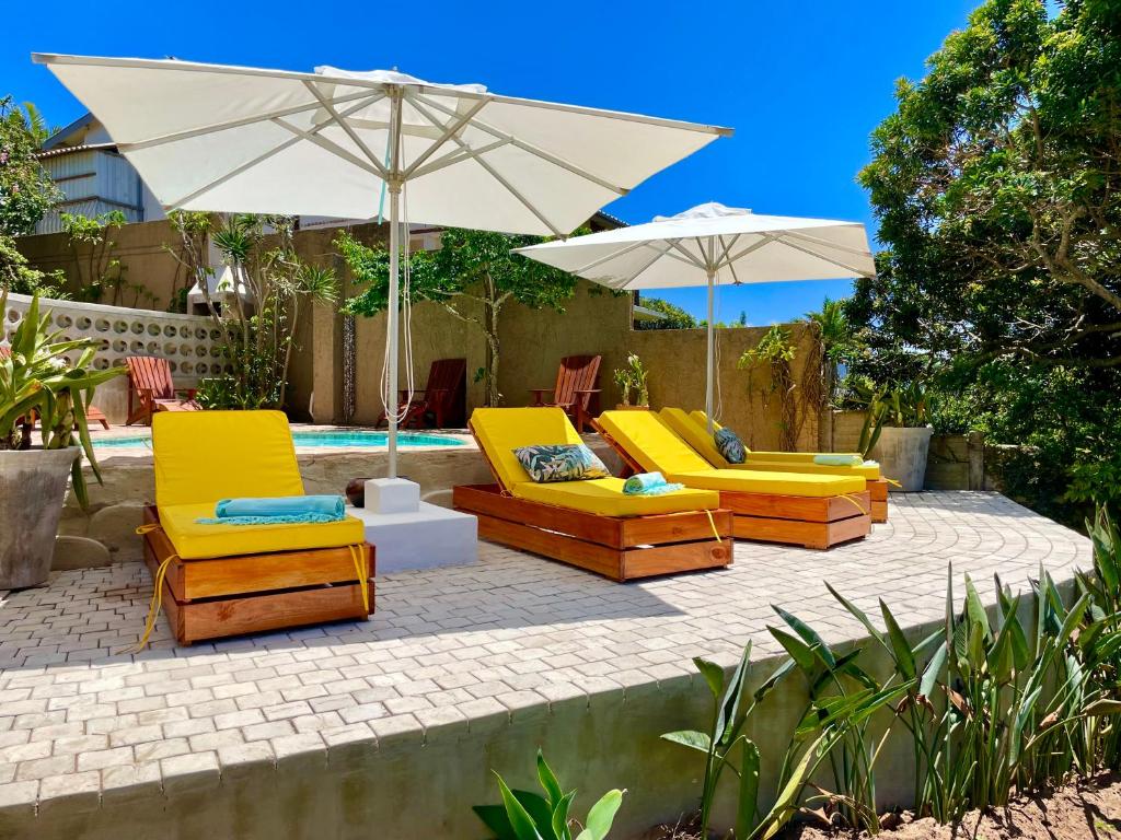 Κήπος έξω από το COCOVIEW BEACH HOUSE