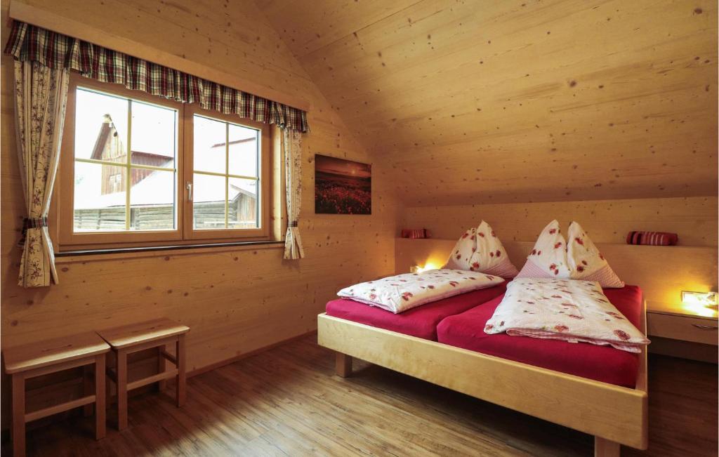 Llit o llits en una habitaci&oacute; de Cozy Home In St, Peter Am Kammersb, With Kitchen