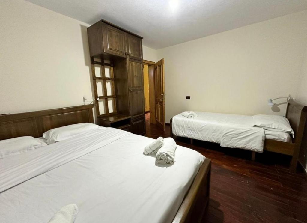 Postel nebo postele na pokoji v ubytování Residence: Quku i Valbones