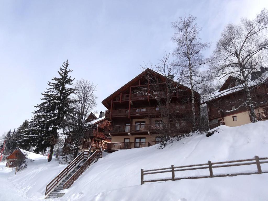 Apartment on the slopes in the big ski area Grandes Rousses tokom zime