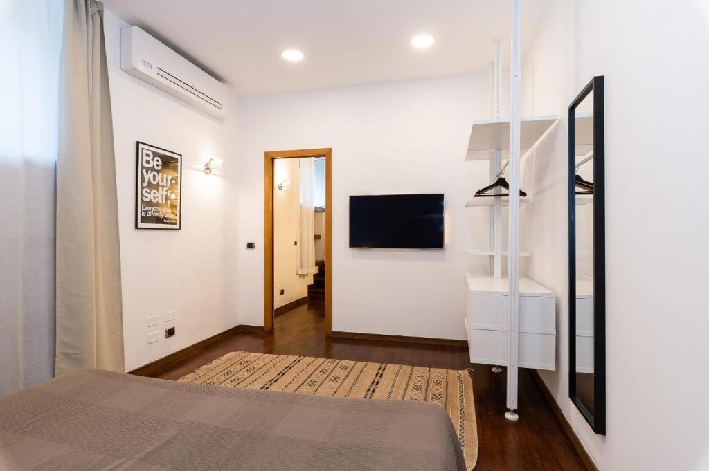 Telewizja i/lub zestaw kina domowego w obiekcie Classy & Refined near Villa Ada by NDP rent