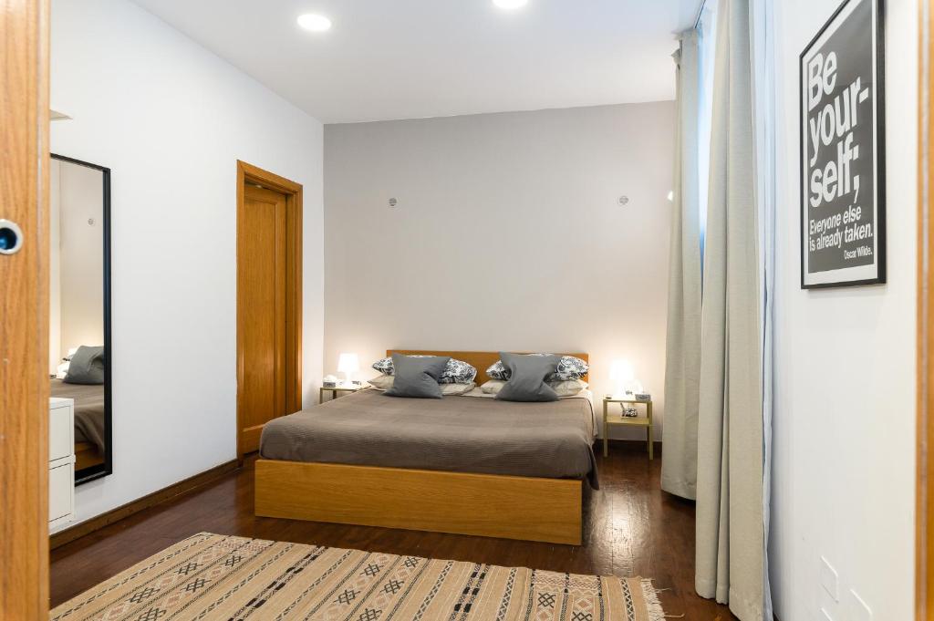 Łóżko lub łóżka w pokoju w obiekcie Classy & Refined near Villa Ada by NDP rent