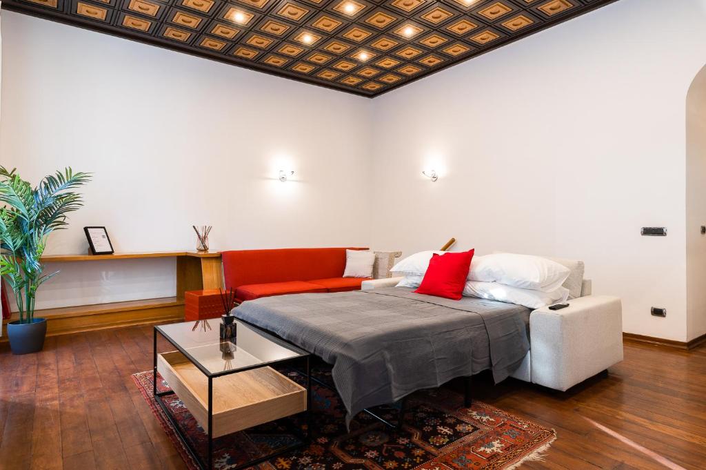 Łóżko lub łóżka w pokoju w obiekcie Classy & Refined near Villa Ada by NDP rent