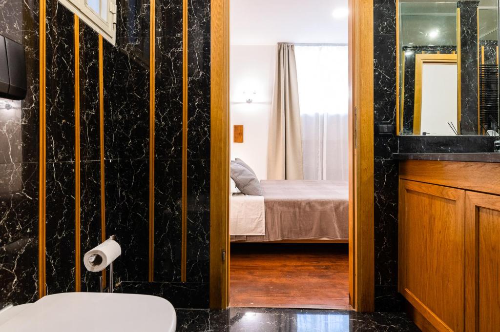 Łóżko lub łóżka w pokoju w obiekcie Classy & Refined near Villa Ada by NDP rent