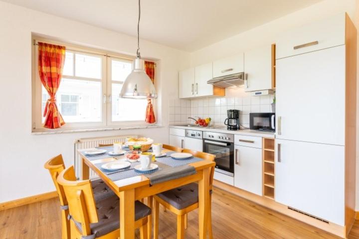 Kuchyň nebo kuchyňský kout v ubytování Haus Arkonablick - Fewo 1 04 Dünenblick