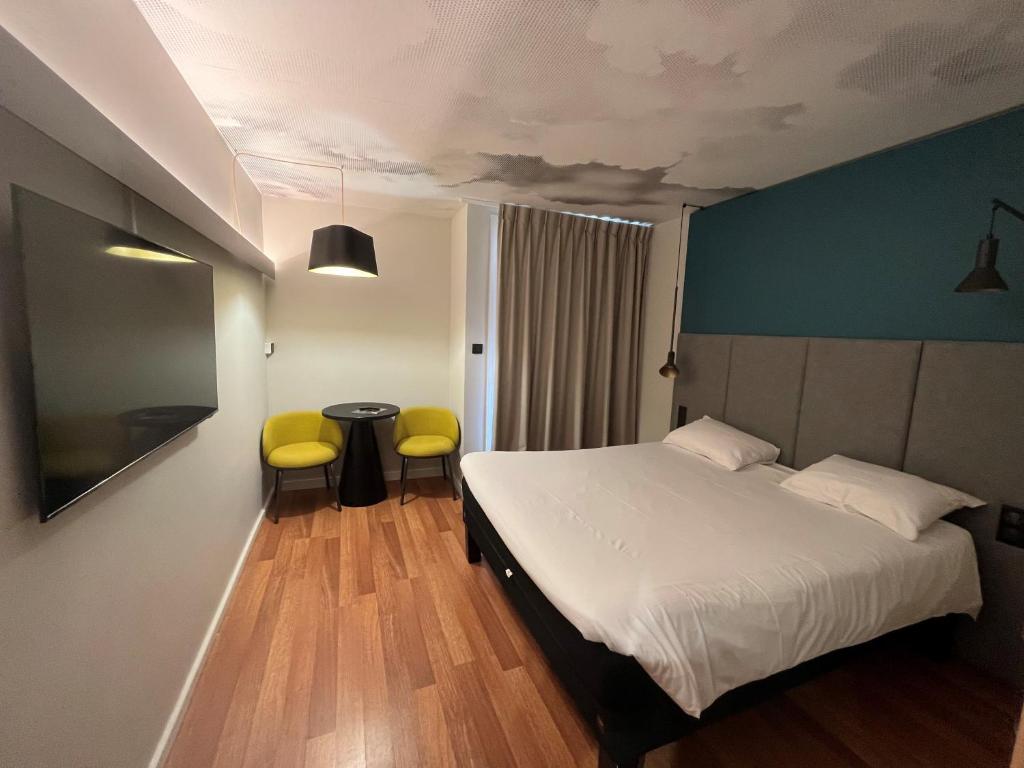 Postel nebo postele na pokoji v ubytování ibis Sète Balaruc les Bains Bien-être et Spa