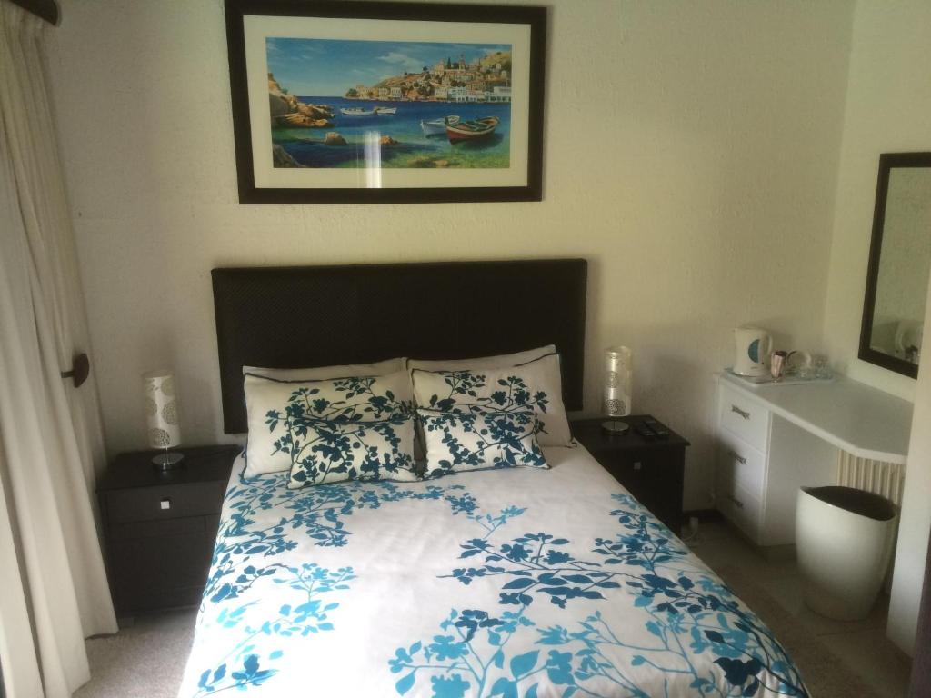 Katil atau katil-katil dalam bilik di Swallows Nest B&B