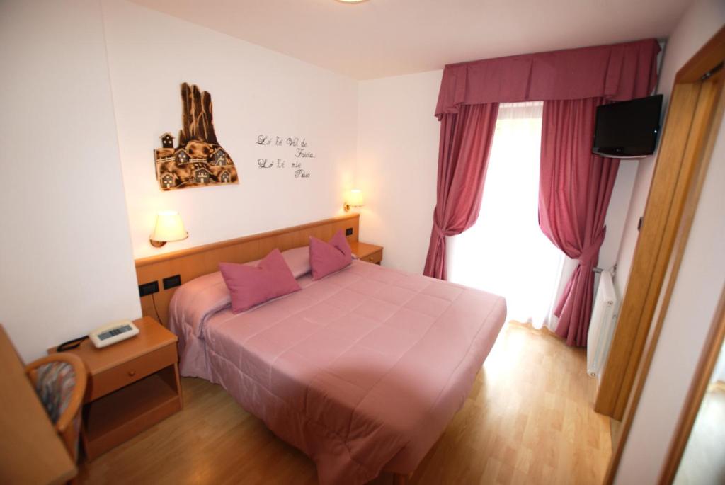 Postel nebo postele na pokoji v ubytování Hotel Chalet Alaska