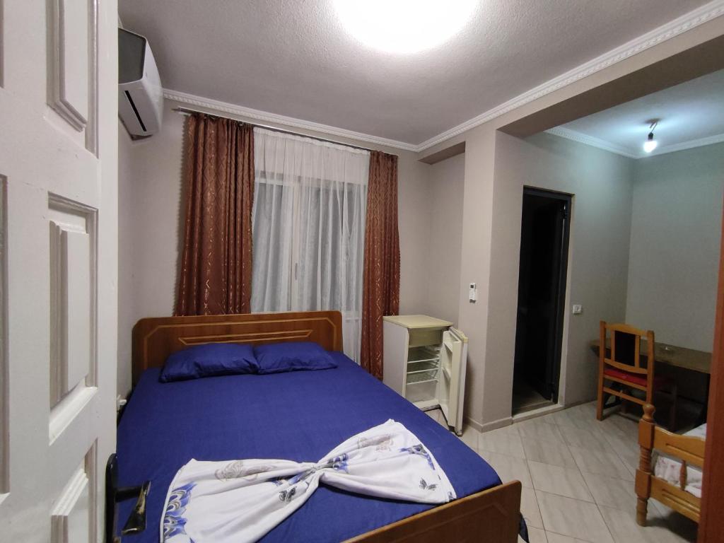 Postel nebo postele na pokoji v ubytování Ilirida-Swimming pool & garden view rooms for rent