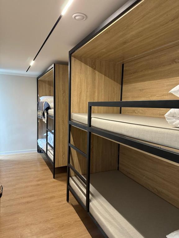 Ένα ή περισσότερα κρεβάτια σε δωμάτιο στο The Joy Hostel