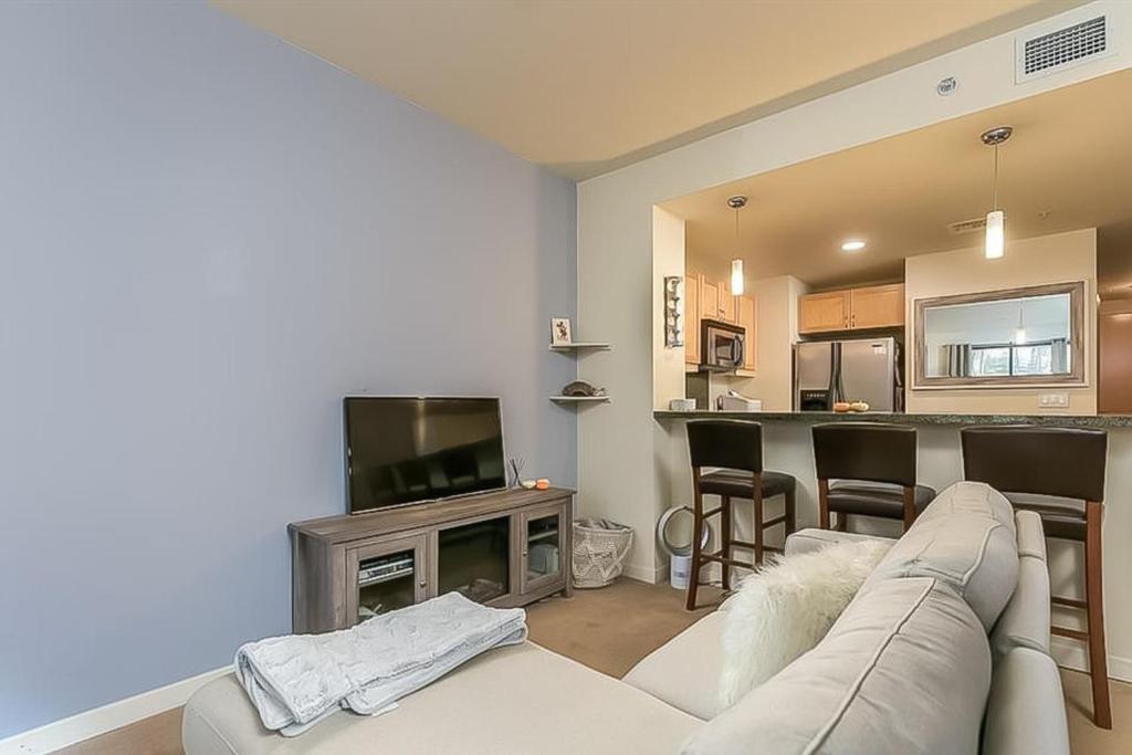 The Golden Poppy, San Diego (updated prices 2024)