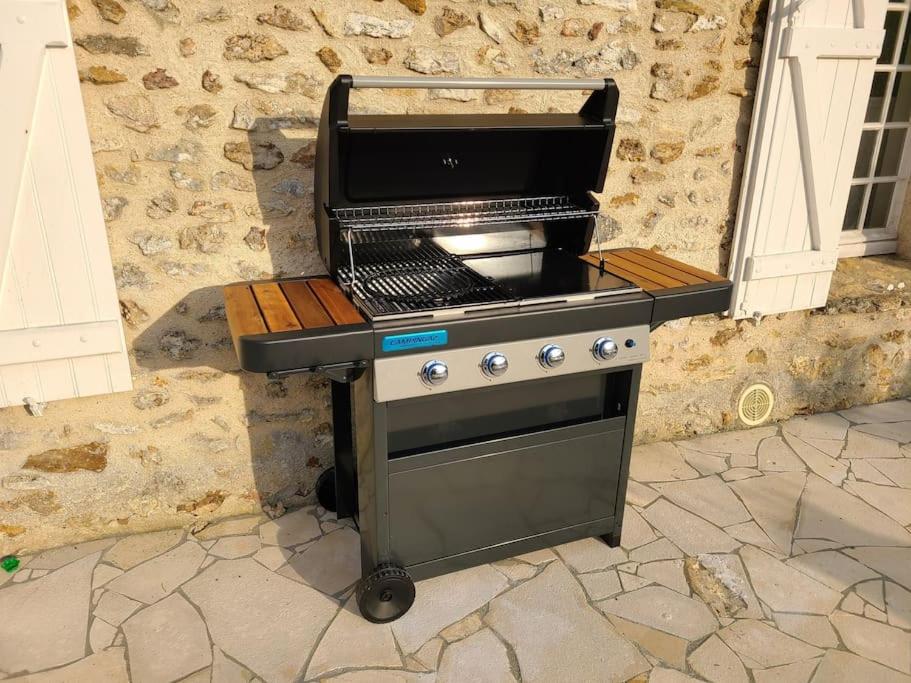 a barbecue grill sitting on top of a patio at L&#39;Echappée d&#39;Aristide - proche Giverny &amp; 50 min Paris in Houlbec-Cocherel