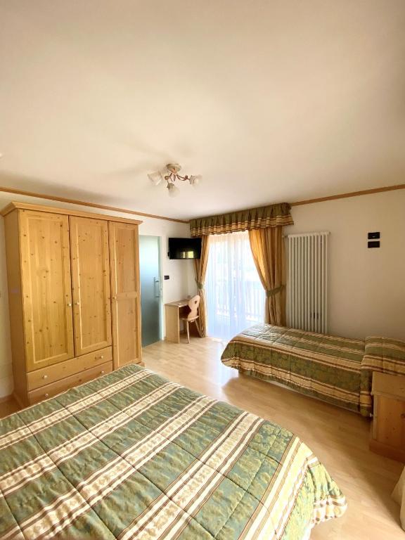 Postel nebo postele na pokoji v ubytování Hotel Chalet Alaska