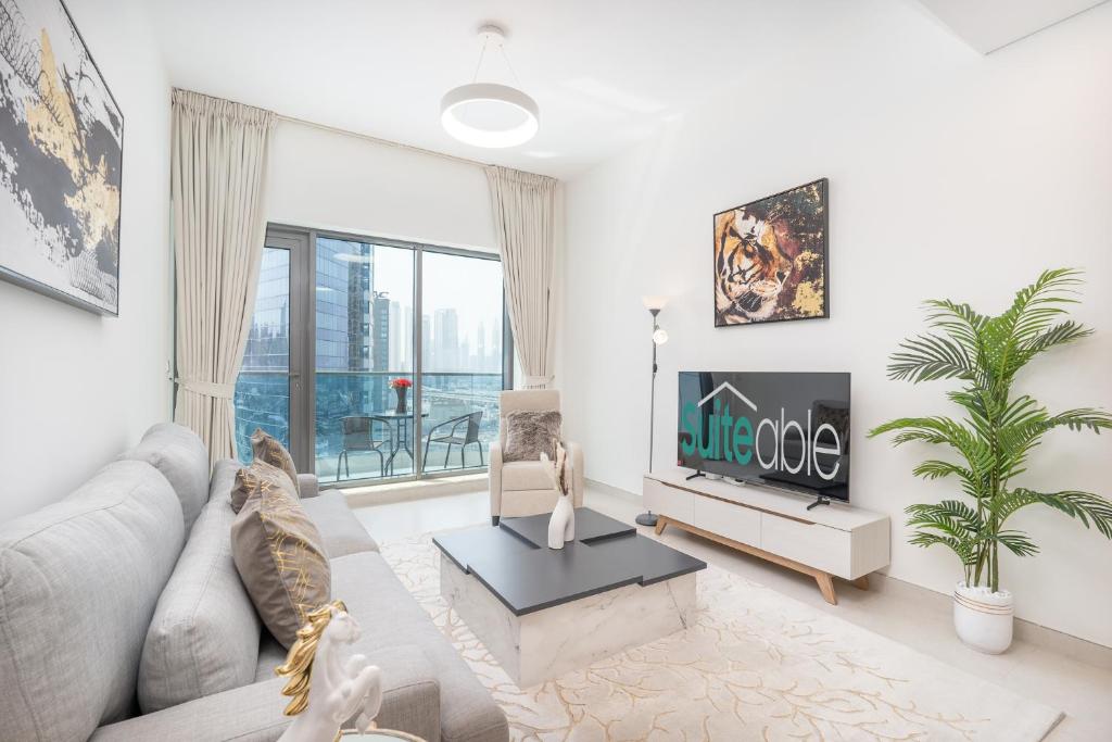 Posezení v ubytování Bright 1-Bed Apartment with Burj Khalifa view