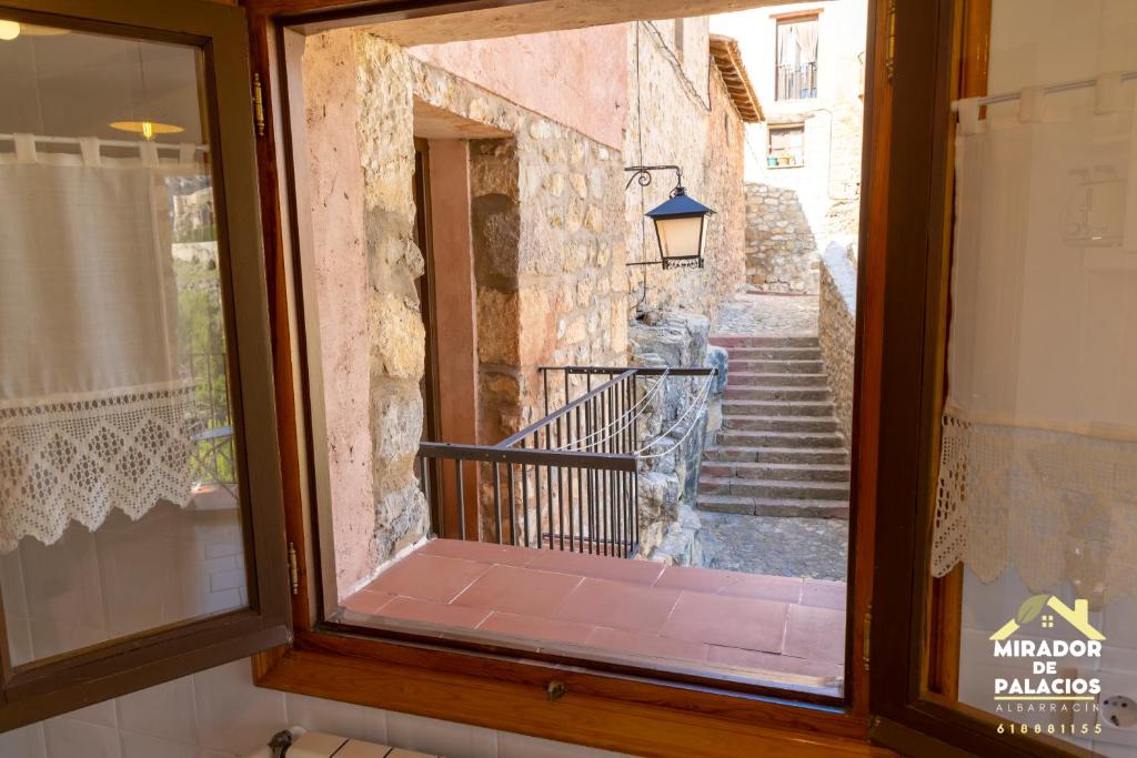 Fotografie z fotogalerie ubytování Mirador de Palacios- céntrico con vistas y parking cerca v destinaci Albarracín