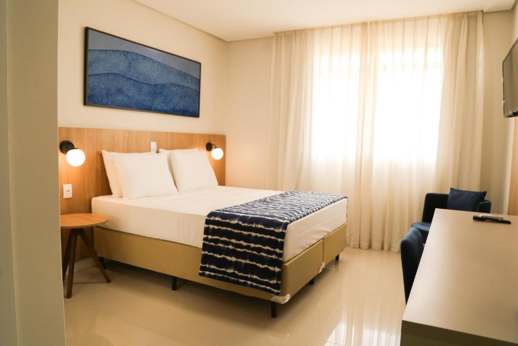 Postel nebo postele na pokoji v ubytování Trento Hotel Guaíra by Unna