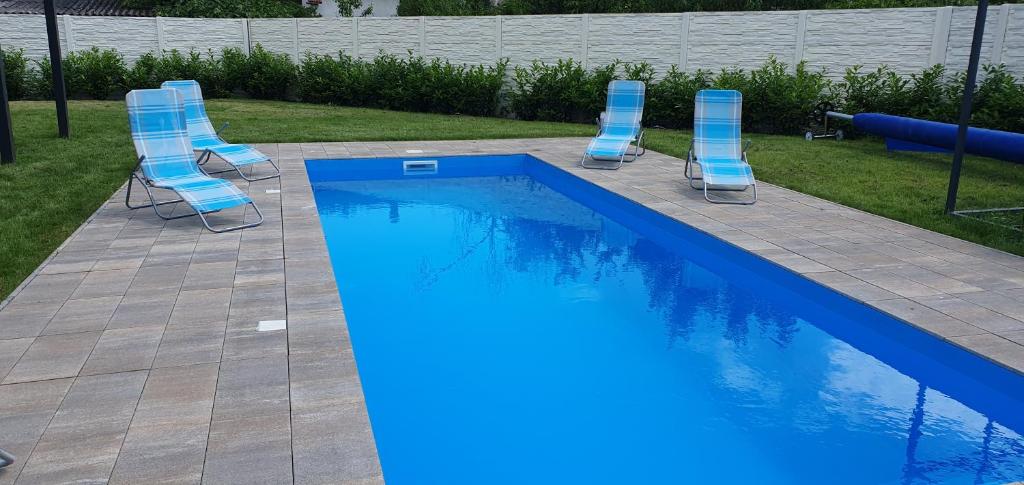 Bazén v ubytovaní Luxury Apartments in Balatonalmádi, Almádi Lux Apartman I - Ocean Blue alebo v jeho blízkosti