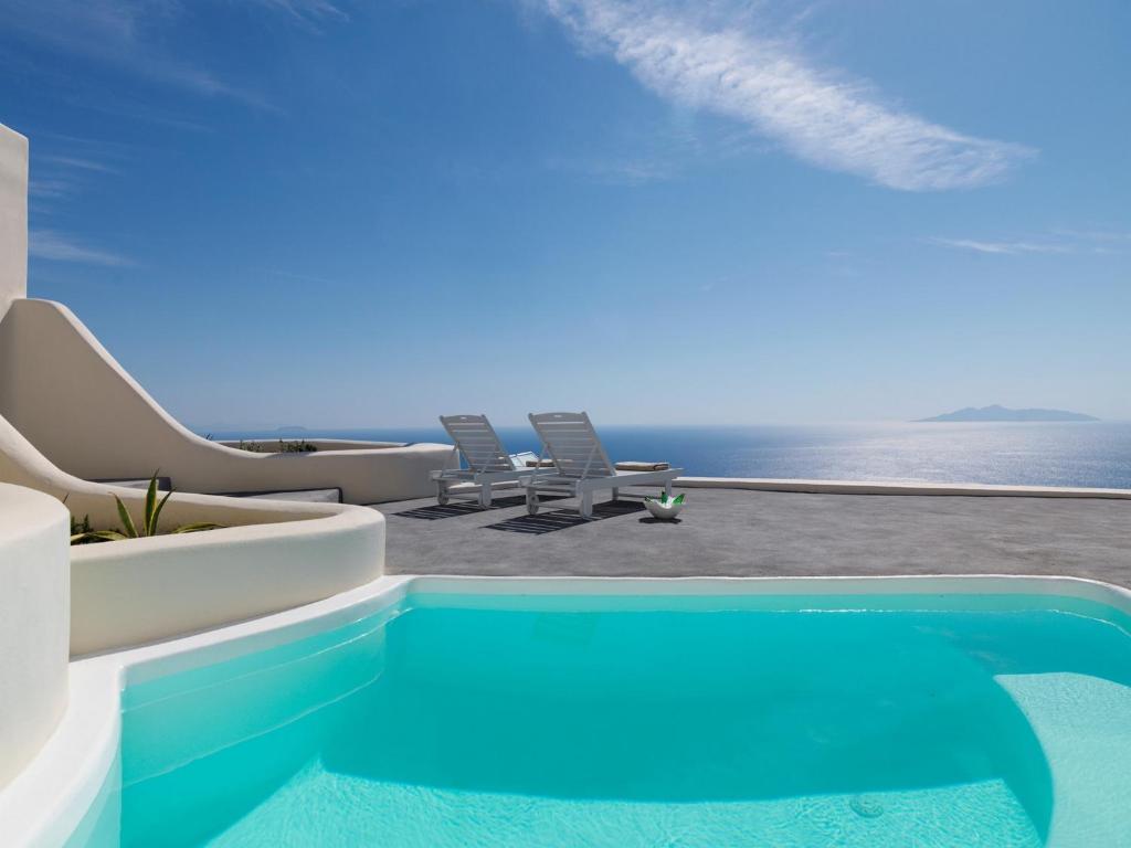 Piscina di Dome Santorini Resort o nelle vicinanze