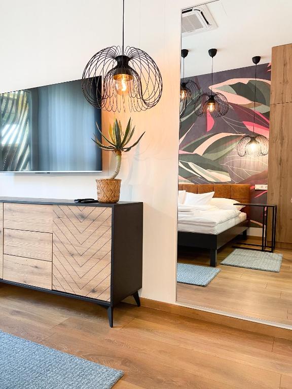 Botaniq Room - Double Room With Private Bathroom