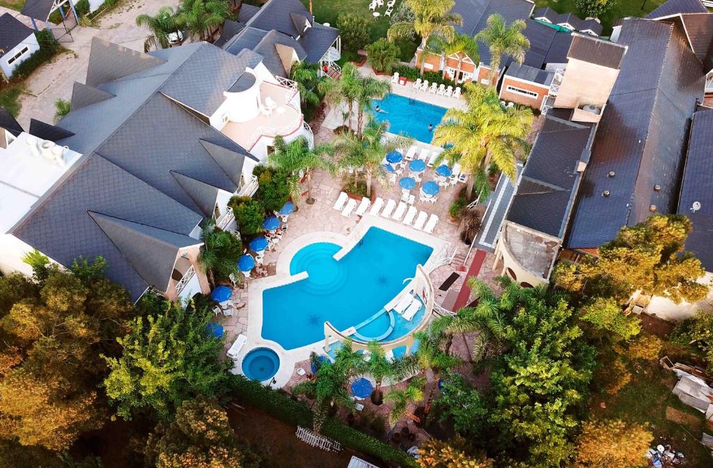 an overhead view of a pool at a resort at Posada Suiza by Prima Collection in San Miguel del Monte